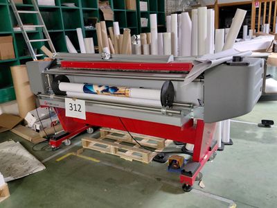 une machine placée au milieu d'une pièce