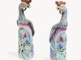 paire de vases en porcelaine chinoise représentant des paons et des fleurs