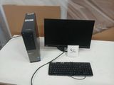 un ordinateur de bureau posé sur une table, équipé d'un clavier et d'une souris