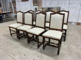 six chaises anciennes avec des assises rembourrées dans un entrepôt