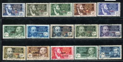 les timbres sont de tailles et de couleurs différentes sur un fond noir