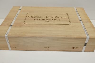 une image représentant une boîte en bois sur laquelle figure une étiquette portant l'inscription « Château Haut-Bally, Grand Cru Classé »
