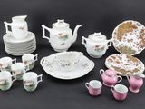 de nombreux types de tasses et soucoupes pour le thé et le café