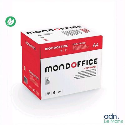 une boîte de papier de bureau mono sur fond blanc