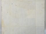 « personne », « un bloc de marbre blanc orné d'un motif rectangulaire », 2019