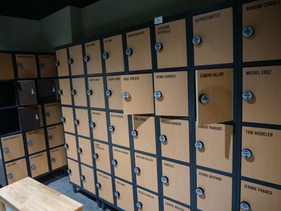 1 Ensemble DE 4 Blocs DE Vestiaires DE 15 ET 10 Cases Sur SO…