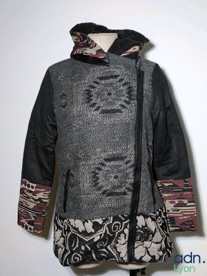 an image of a woman ' s jacket on a mannequin mannequin mannequin mannequin mannequin mannequin mannequin mann