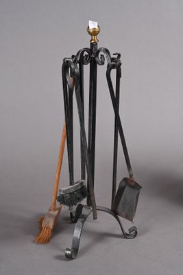 une image représentant un ensemble d'outils posés sur une table