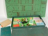 une image représentant une boîte verte contenant un jeu