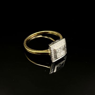 une bague en or 18k et diamants