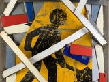 une photo d'une photo représentant une personne marchant sur un panneau de signalisation