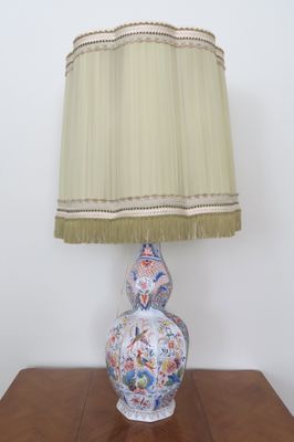 a table with a lamp on it and a lamp shade on top of it