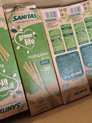trois boîtes de pâtes « Green Life » posées sur une table