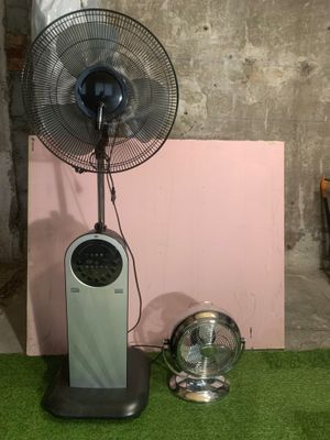 un ventilateur posé sur une table