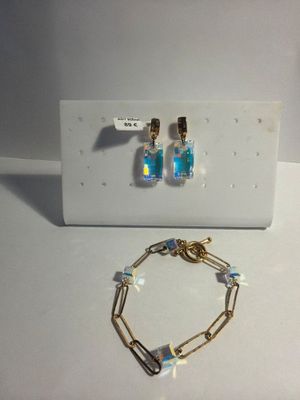 bracelet and earring set with blue glass beads and gold chain
