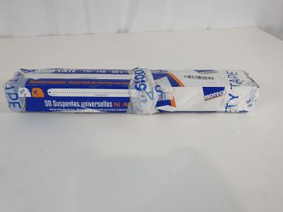 un tube de dentifrice posé sur une surface blanche