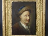 un tableau représentant un homme coiffé d'un chapeau bleu, dans un cadre doré