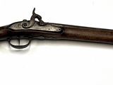 une photo d'un fusil sur fond blanc