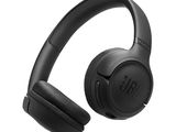 une paire d'écouteurs JBL posés l'un sur l'autre