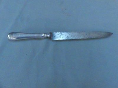 a knife that is laying on a table