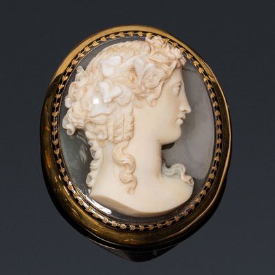 Broche ovale en or 18k (750e), ornée d'un camée agate 2 couc… - Photo 1