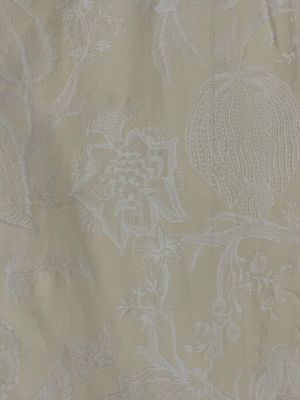 un gros plan sur un morceau de tissu orné d'un motif