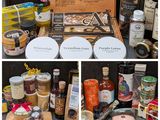 de nombreux plats et boissons variés sur la table