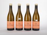 trois bouteilles de vin posées l'une à côté de l'autre sur une table