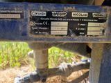 une image montrant un gros plan du moteur d'un tracteur