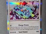 gros plan d'une carte pokemon sur une table