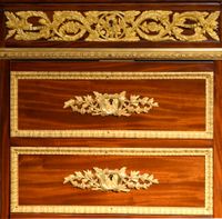 Chiffonnier en acajou et placage d'acajou ; de forme rectang… (photo 2)