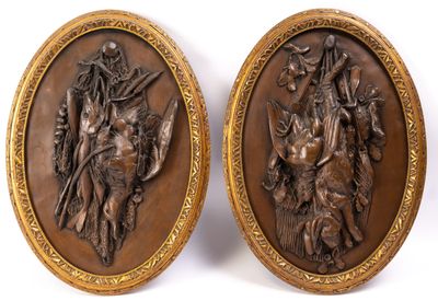 Paire de trophées de chasse et pêche en régule patiné, dans …