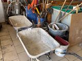 tout un tas d'outils qui traînent par terre dans le garage