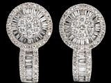 paire de boucles d'oreilles en diamant et or blanc, signées Van Cleef