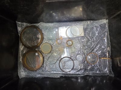 Lunettes et verres plats pour horloges et pendulettes