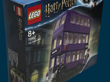 une boîte de Lego Harry Potter représentant le bus à deux étages