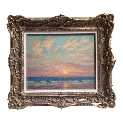 une peinture à l'huile représentant un coucher de soleil sur l'océan, avec un bateau au loin