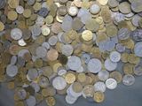 a lot of coins that are on the table