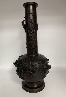 JAPON - Début XXeme Vase balustre à haut col en bronze à pat…