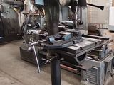 une machine qui se trouve dans un garage