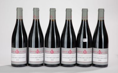six bouteilles de vin rouge alignées