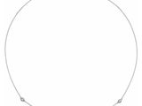 un collier de diamants sur fond blanc