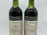 deux bouteilles de vin rouge posées l'une à côté de l'autre sur une table