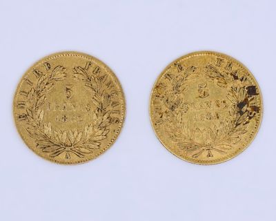 two gold sovereigns, one of which is a sovereign and the other of which is a sovereign
