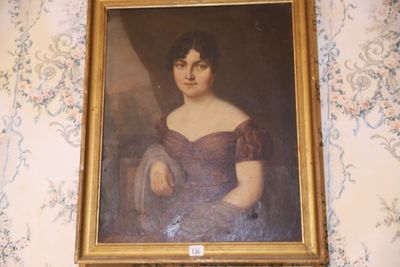 portrait d'une femme en robe violette, dans un cadre doré