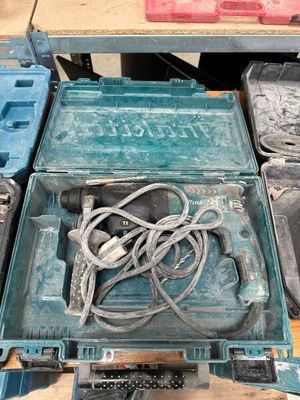 many tools that are sitting on a table together
