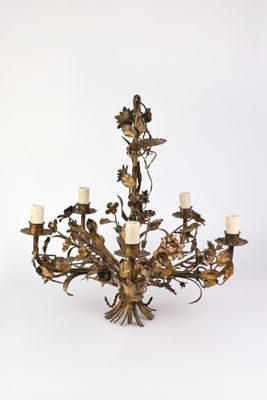une image représentant un lustre à cinq branches et cinq lumières