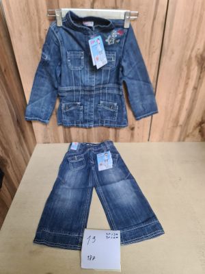 Ensemble de 18 tenues pour enfant composées d’une veste en d… - Photo 1