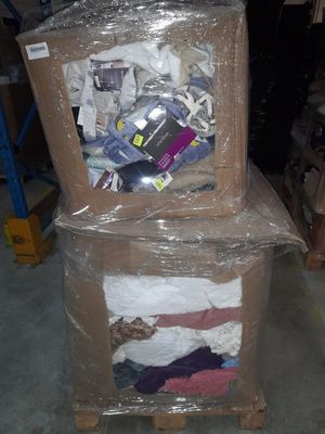 Lot DE Solderie Dont Nombeux Plaids + Quelques Linge DE Mais…