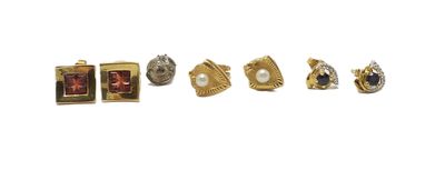 trois paires de boucles d'oreilles en or et en argent ornées d'un motif représentant un poisson